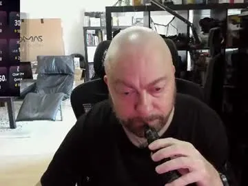 32plus profile pic