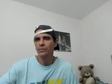 _1dereck live cam preview