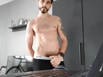 Adrianohunt live cam preview