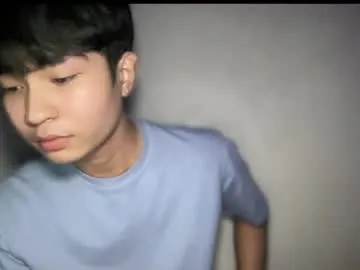 Alvienaughtyboy live cam preview