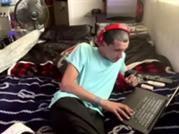 Bigdickpapishampoo live cam preview