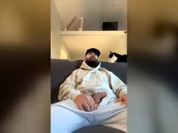 bigstrokes76 live cam