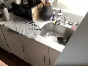 Brokehungcollegeguy live cam preview