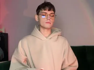 Danieltuckerr live cam preview