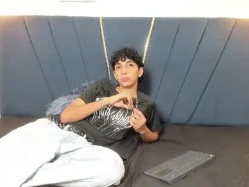 ero_boy40 live cam