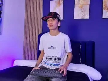 Fox_logan_ live cam preview