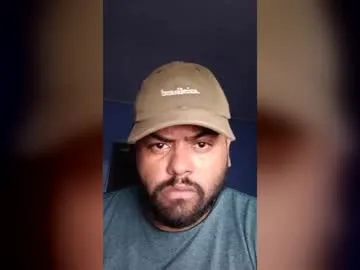 Guzzae profile pic