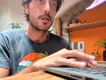 Hitmenoww live cam preview