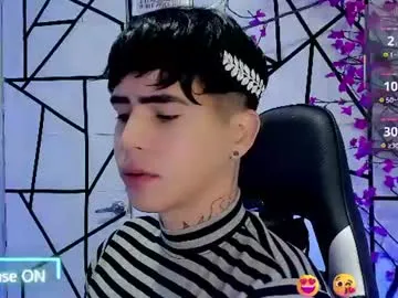Kiss_whitee live cam preview
