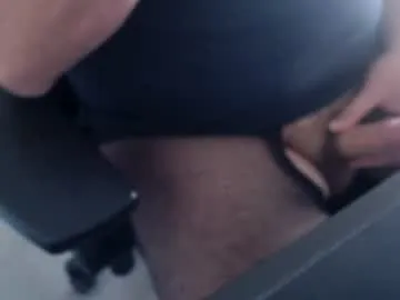 Liptiik male cam profile image