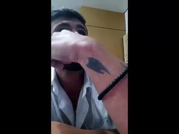 luciano1002 live cam