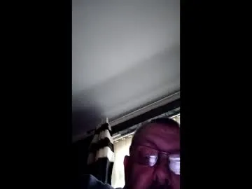 Onlymechris live cam preview