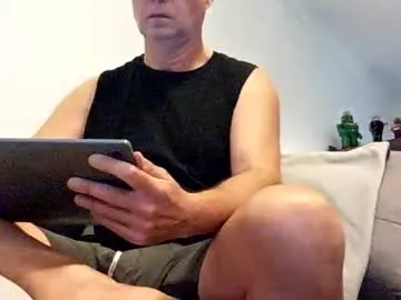 Ozswimmerboy male cam profile image