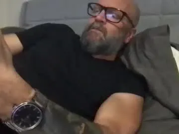 pleasesitonmycock live cam