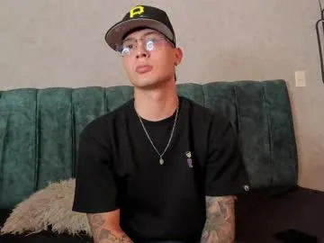 santii_twink live cam