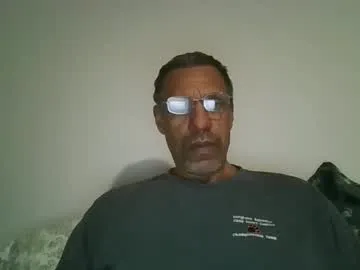 Swimmerbod2495 live cam preview