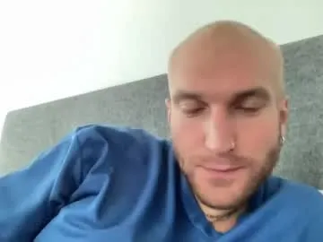 Thesilenttop male cam profile image
