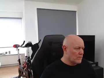 Thomash32 live cam preview