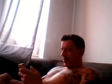 Tinizzle86 male cam profile image