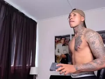 tyler_bell_ live cam