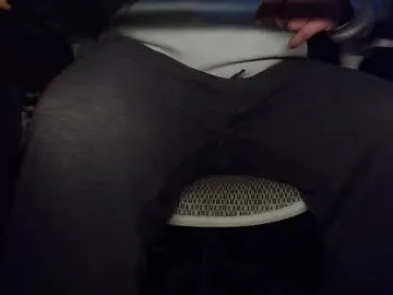 Under_the_desk40 live cam preview