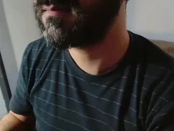 under_thedesk live cam