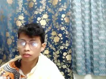 Urasian_petite live cam preview
