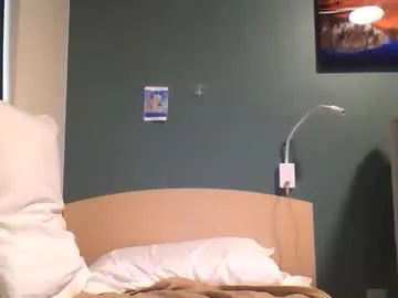 Vampirein18yroldbody live cam preview